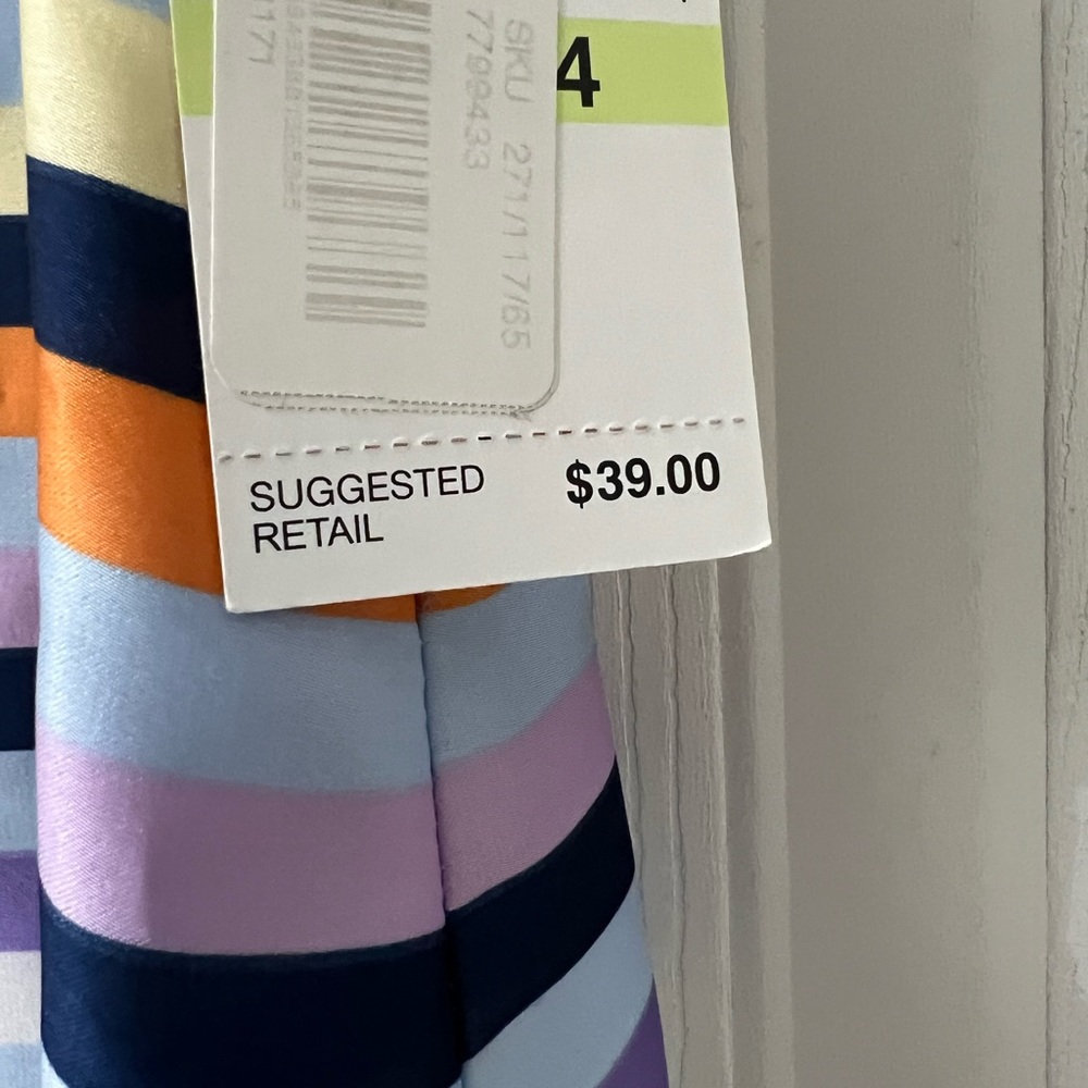 NWT Sunset Rd sleeveless blouse
Zipper closure on the back - Picture 3 of 3